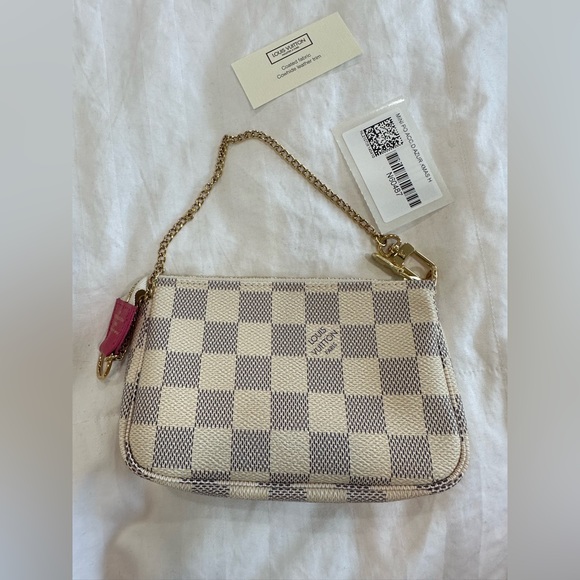 Louis Vuitton Christmas edition Mini Pochette - Picture 2 of 5